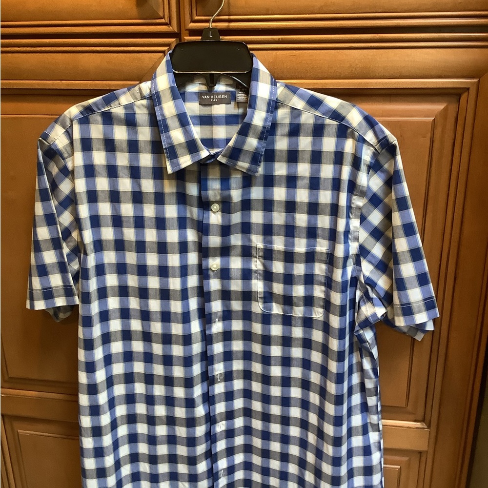 MANS BLUE/WHITE CHECKED SHORT SLEEVE SHIRT